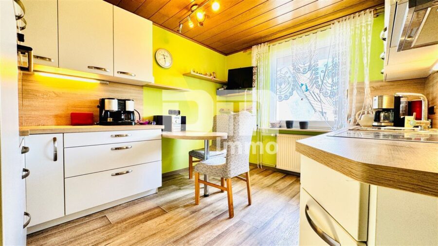 Modernisiertes Zweifamilienhaus mit Maisonettebereich in Panorama Traumlage + Garage / Terrasse - OG Küche / Einbauküche